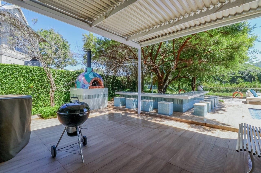 6 Bedroom Property for Sale in The Islands Estates North West